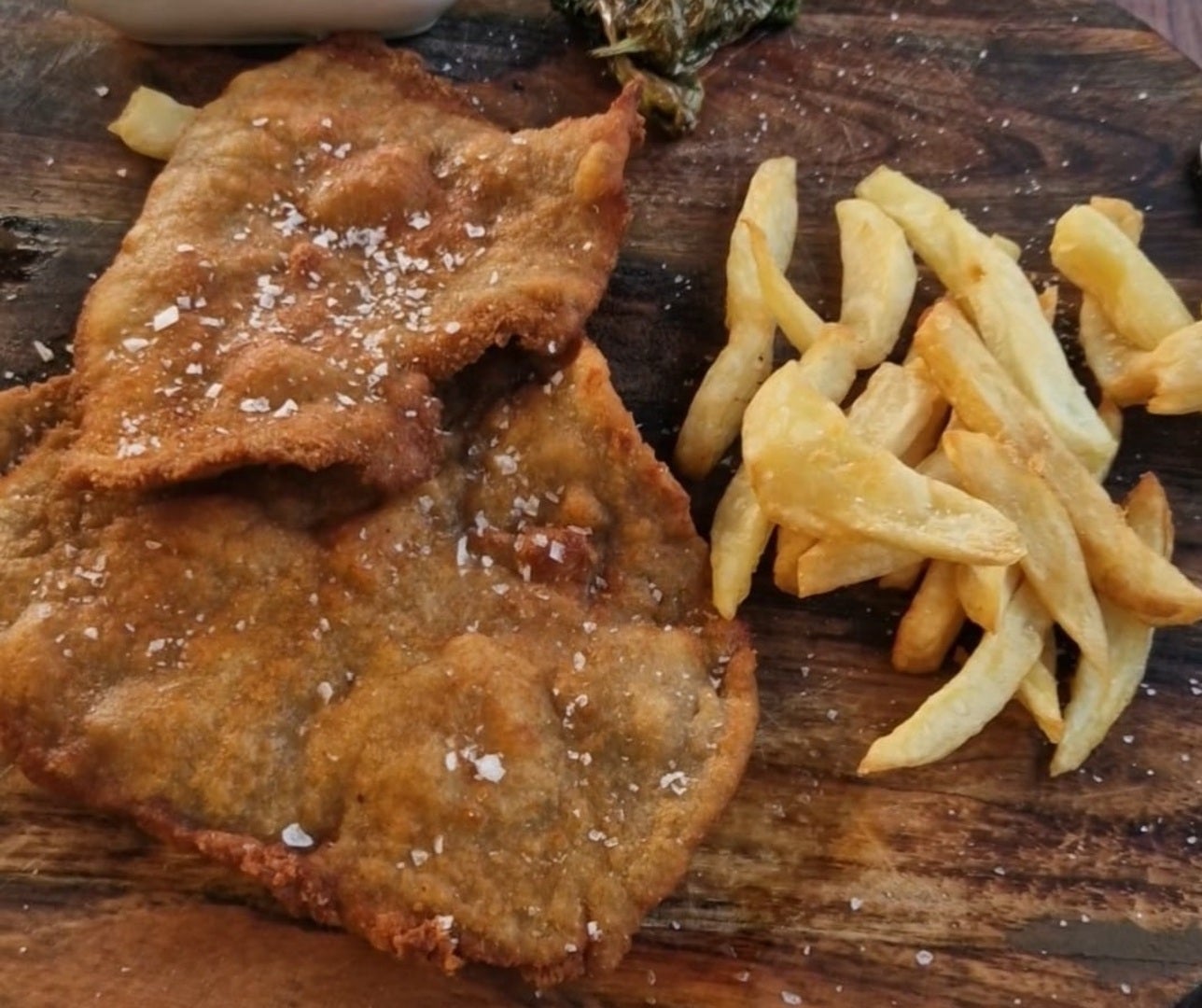 Pincha y corta: La Esquinita, un cachopo famoso en el este