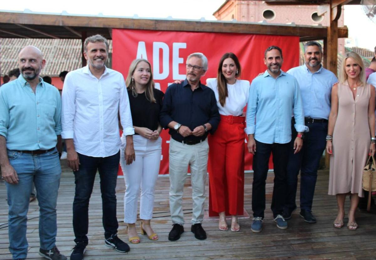 Pérez, junto a los integrantes de la candidatura.