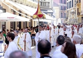 Sacerdotes en la procesión del Corpus Christi del mes pasado.