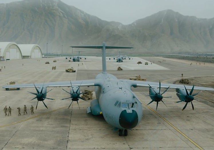 Imagen del Airbus A400M del Ejército español en el fotograma ambientado en Afganistán.