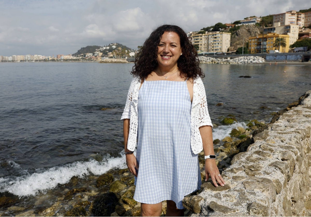 Cristina Moreno, en el roquedal del balneario de los Baños del Carmen de Málaga.