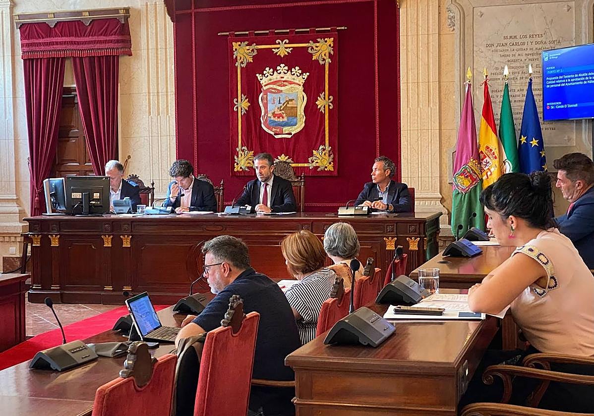 El Ayuntamiento de Málaga aumenta la estructura de directivos con 21 altos cargos y asesores que cobrarían dos millones de euros