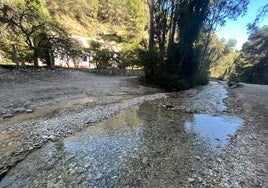 Imagen del cauce medio del río Chíllar, junto a la tercera fábrica de la luz o Salto Grande de Nerja.