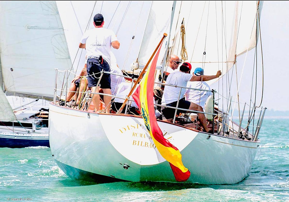 El equipo malagueño Estrella del Viento estrena esta temporada el barco 'Disparate', buscado exclusivamente para lograr los objetivos.