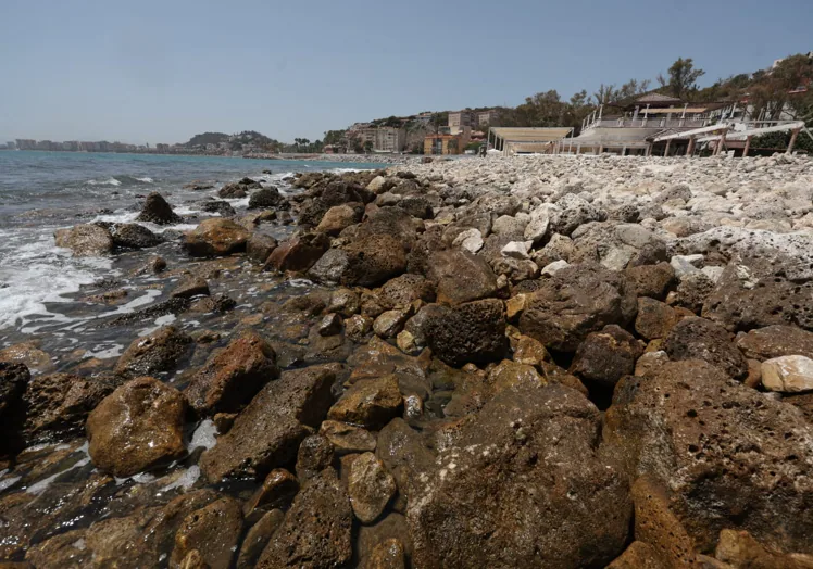 Roquedal de los Baños del Carmen, que estará protegido en el proyecto de la playa.