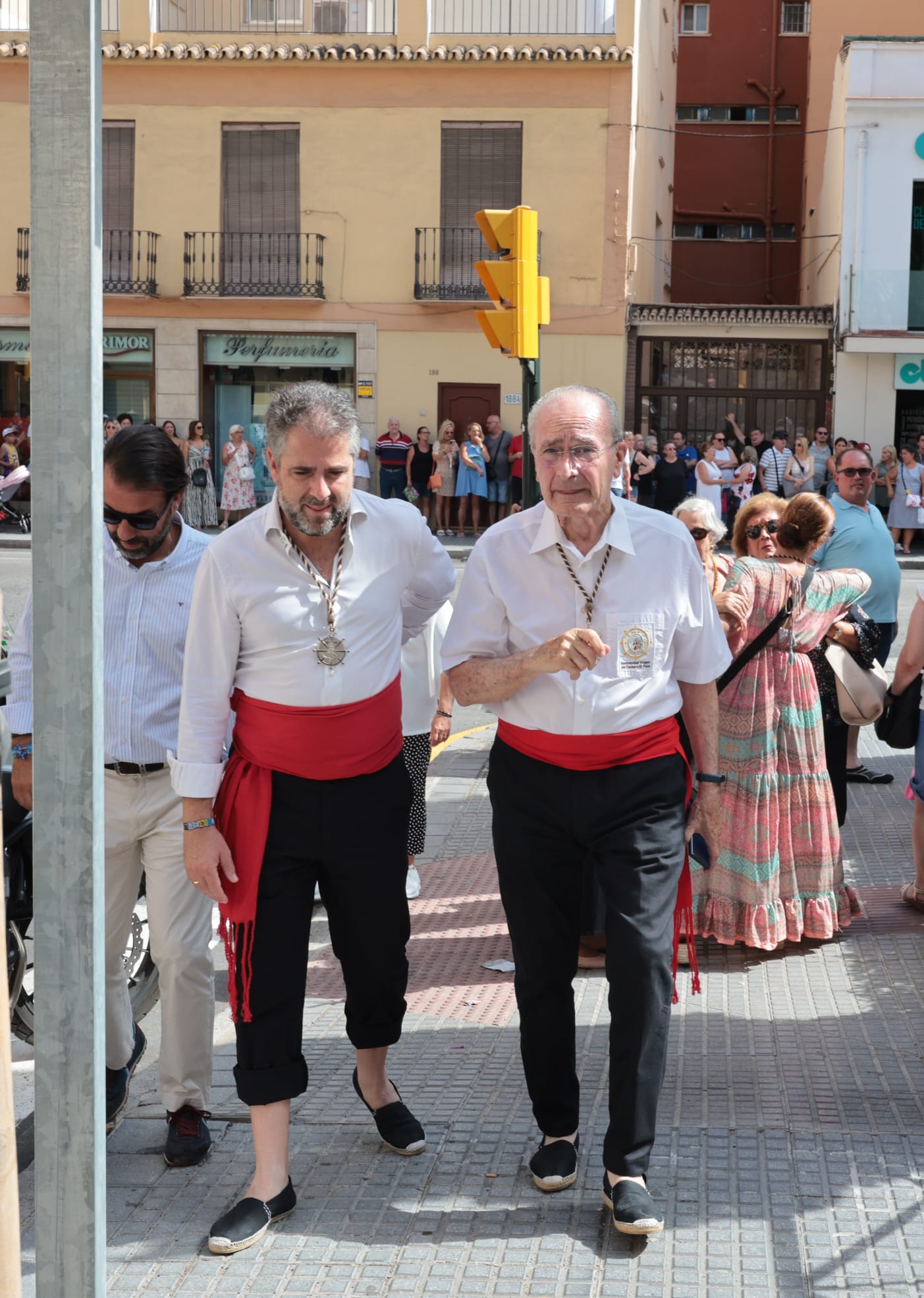 La Virgen del Carmen ha recorrido este domingo las calles del barrio de El Palo