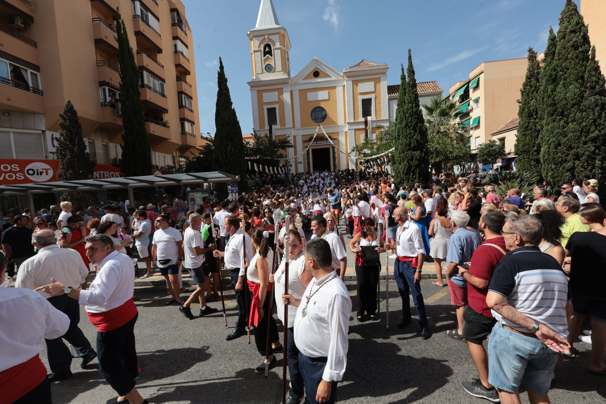 La Virgen del Carmen ha recorrido este domingo las calles del barrio de El Palo