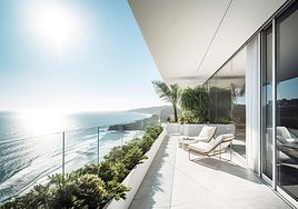 Terraza de un hotel, en primera línea de playa.