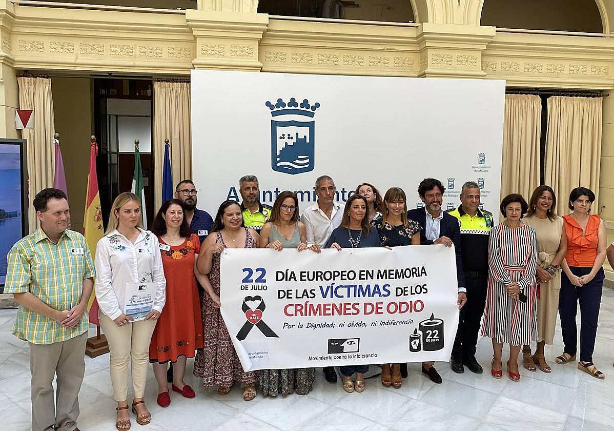 Lectura del manifiesto en conmemoración del Día Europeo de las Víctimas de los Crímenes de Odio, en el Ayuntamiento