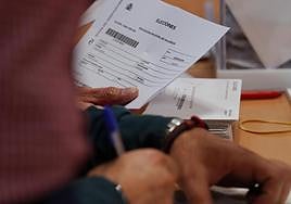 Compran 25 'pingüinos' de aire acondicionado para los colegios electorales de Benalmádena