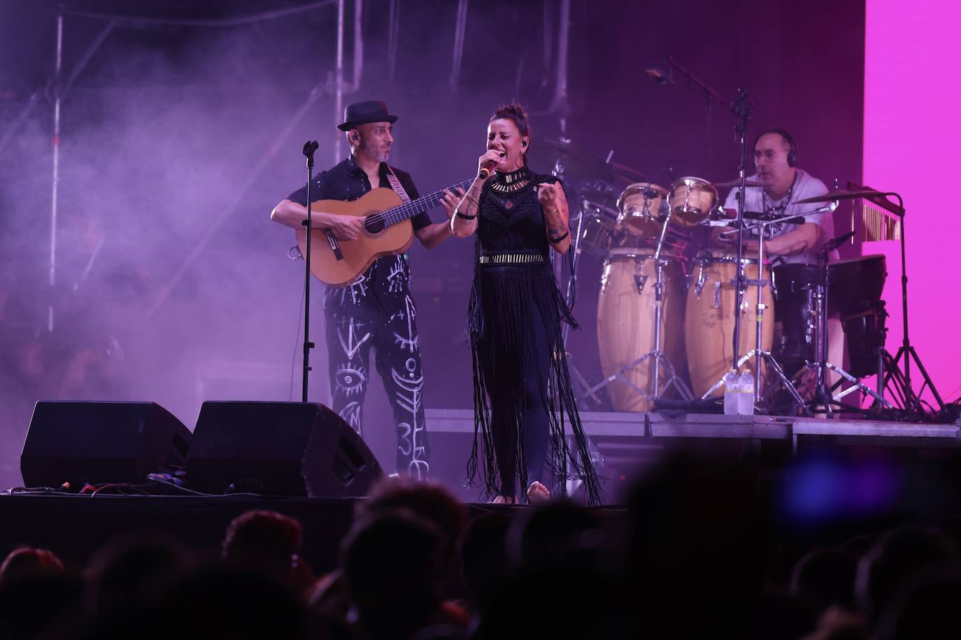 Chambao, grupo estrella de ayer, primera noche de Brisa Festival en La Malagueta.