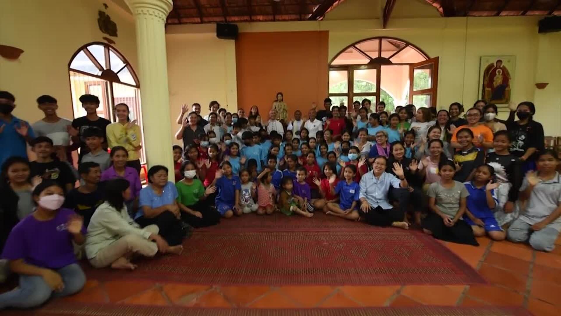 Así se venera la réplica del Cristo Resucitado de Málaga en Camboya