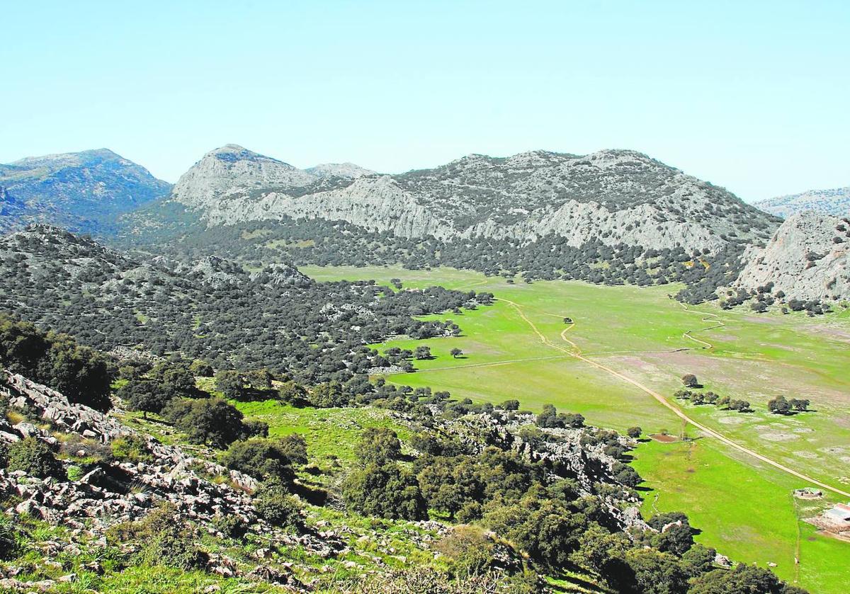 Desde el punto de vista geológico y biológico, este enclave serrano es excepcional.