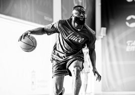 Jaylen Brown entrenando la pasada semana en Fuengirola.