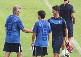 Pellegrini e Isco se saludan durante su etapa juntos en el Málaga.