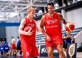 Alberto Díaz y Darío Brizuela, ahora en el Barcelona, ayer en el entrenamiento de la selección.