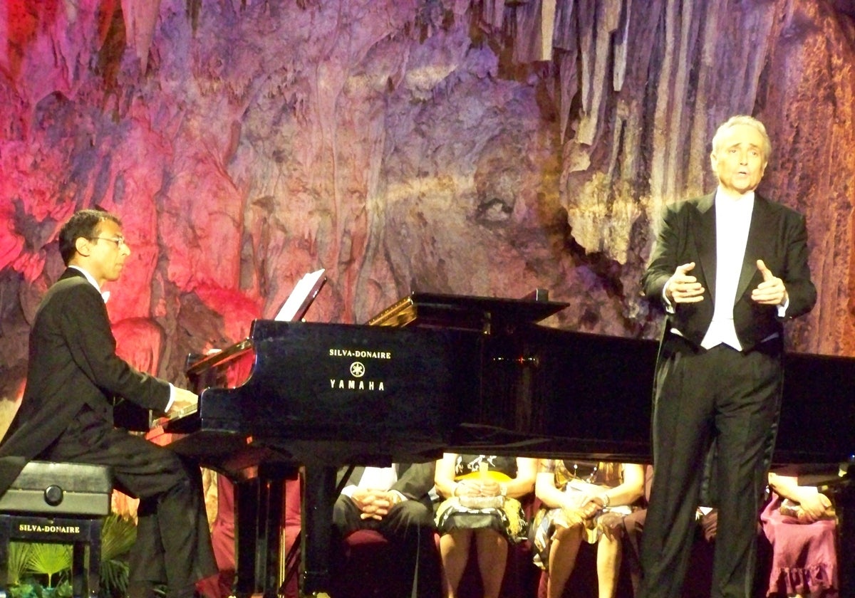 El tenor José Carreras, en su actuación en la gruta en julio de 2009.