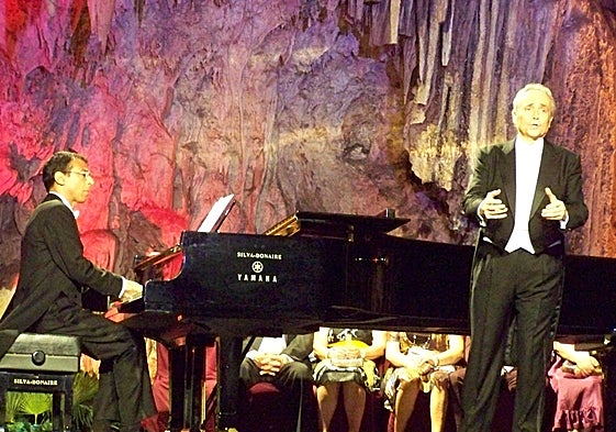 El tenor José Carreras, en su actuación en la gruta en julio de 2009.