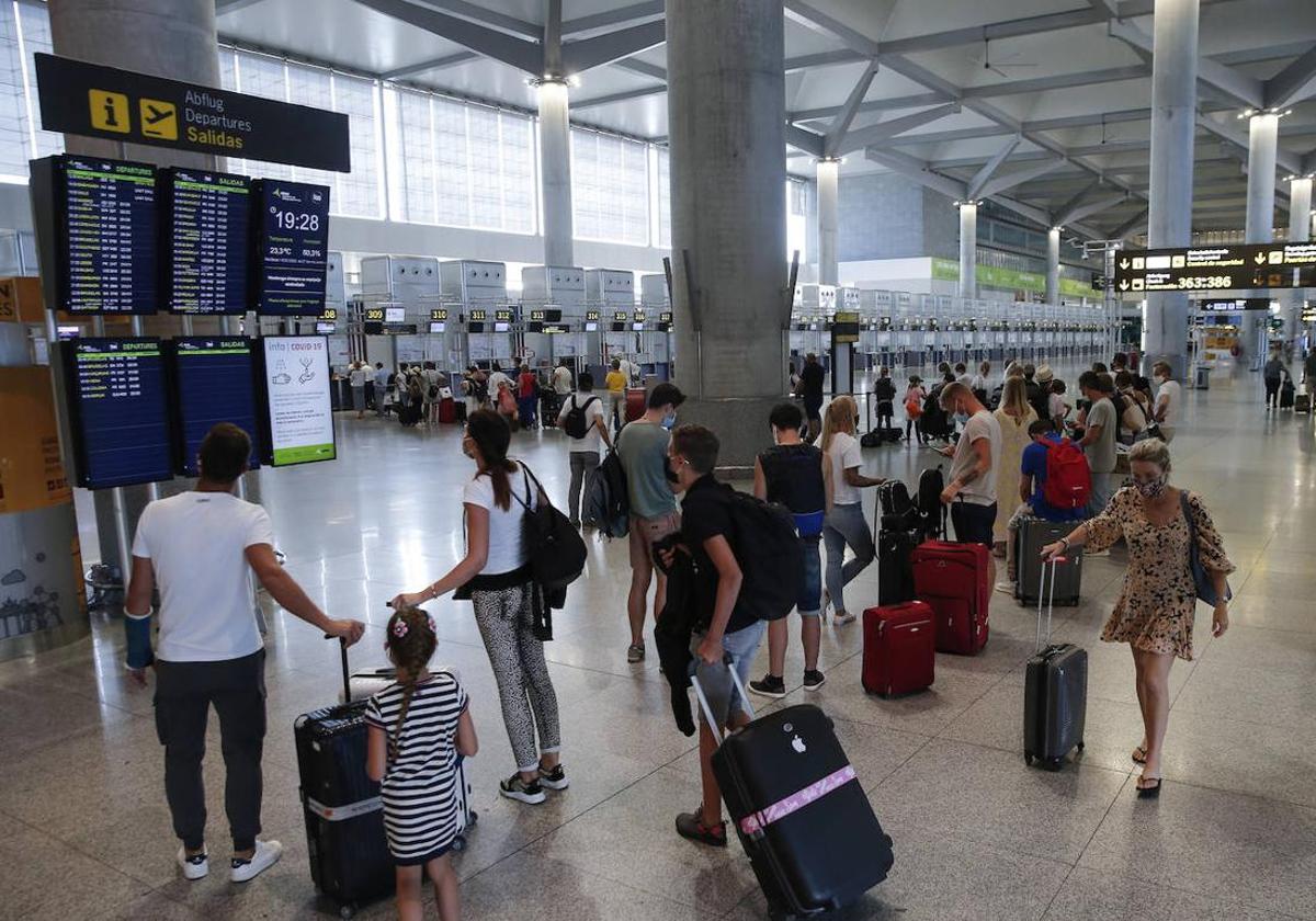 Los aeropuertos andaluces programan 3.655 vuelos en la operación salida de agosto