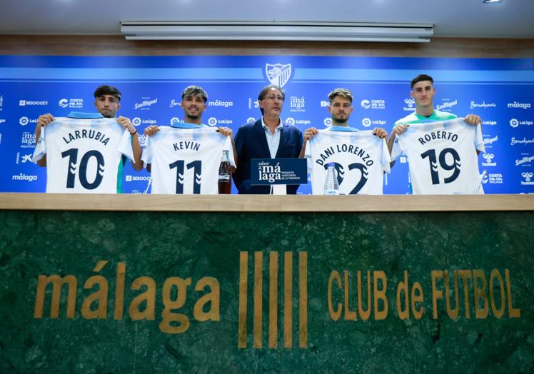 Imagen principal - El Málaga presume de cantera con Larrubia, Dani Lorenzo, Kevin y Roberto