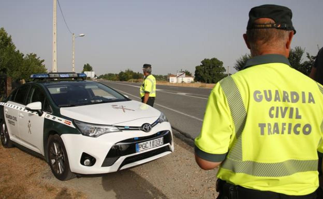 Heridos dos guardias civiles tras una colisión frontal en la A-449 en Córdoba