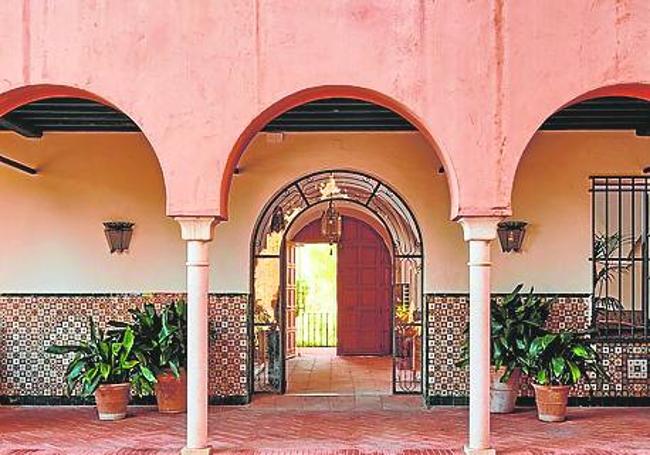 Detalle del patio del hotel Castillo de Santa Catalina.