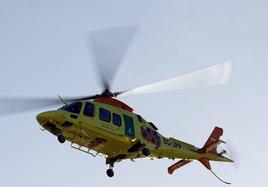 Evacuada al hospital una mujer herida en un accidente de moto en la A-7 en Marbella