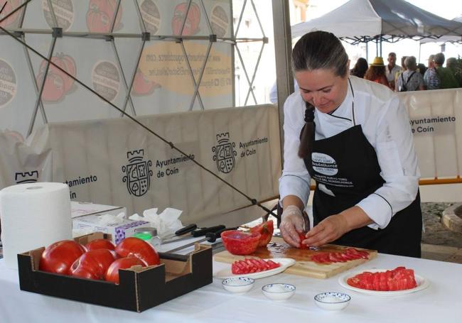 Preparación de los tomates huevo de toro para la cata.