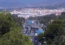 Retenciones de más de diez kilómetros en la A-7 tras un accidente entre un coche y una moto en Marbella