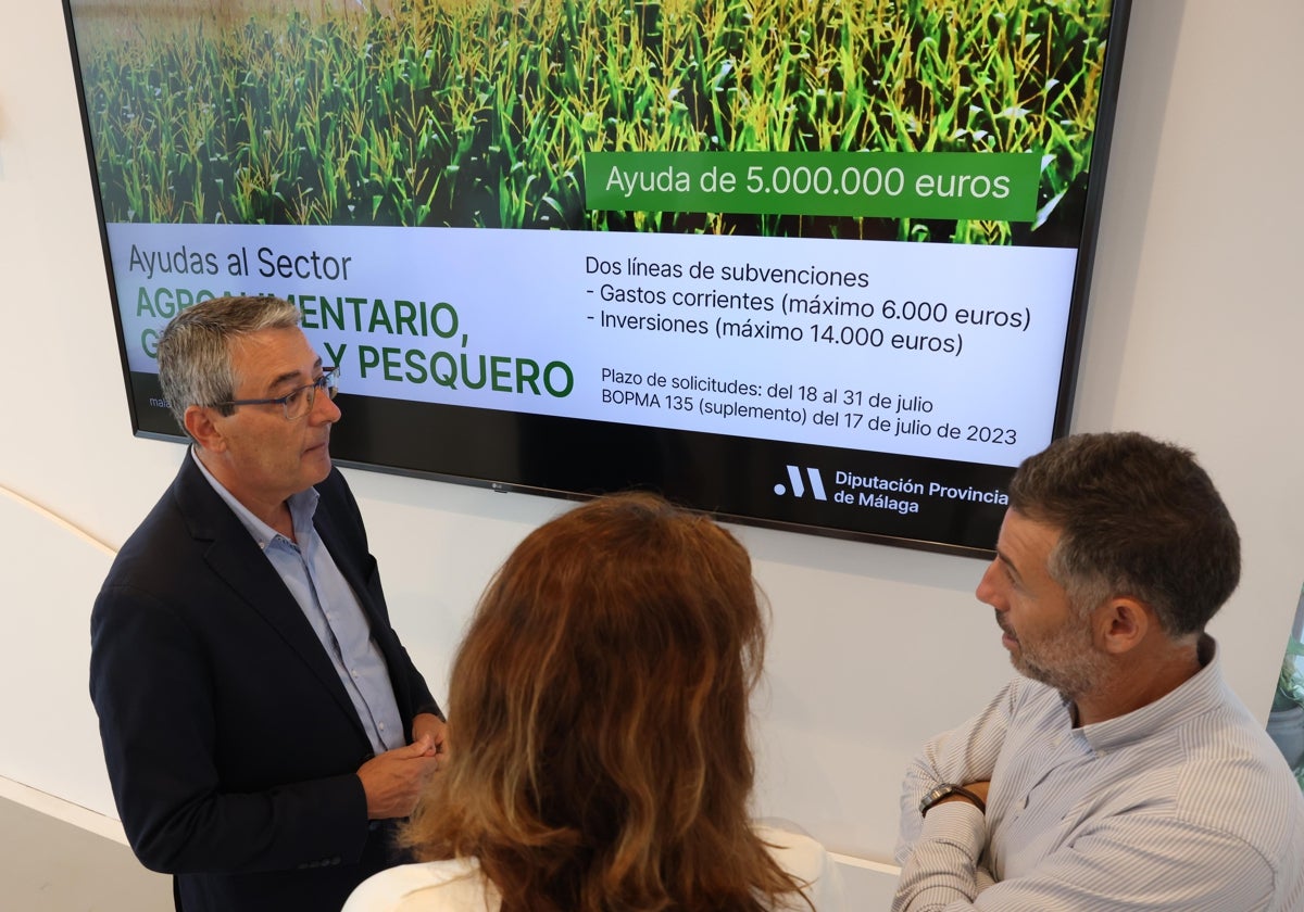 El presidente de la Diputación, Francisco Salado, en la presentación de las ayudas.