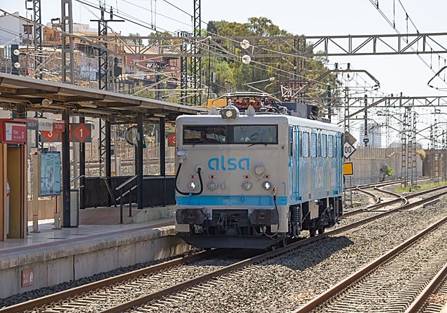 Tren en pruebas para la futura línea de mercancías.