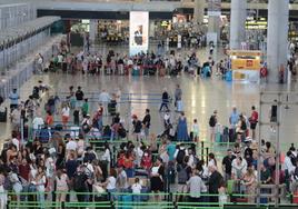 El aeropuerto de Málaga prevé casi 2.100 vuelos durante el fin de semana, un 8,1% más que en 2022