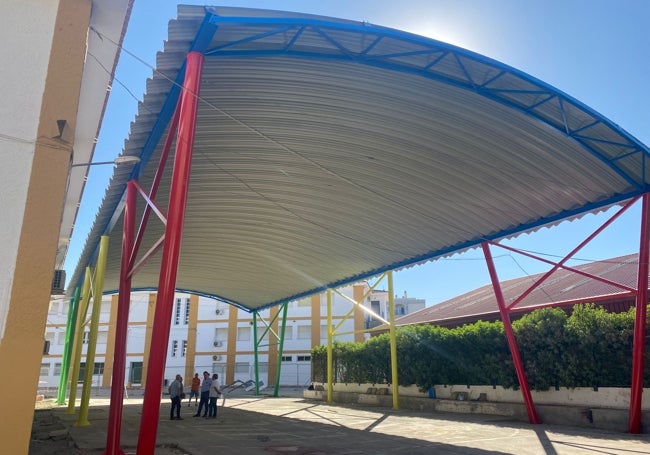 Imagen de la nueva estructura instalada en el patio del colegio veleño.