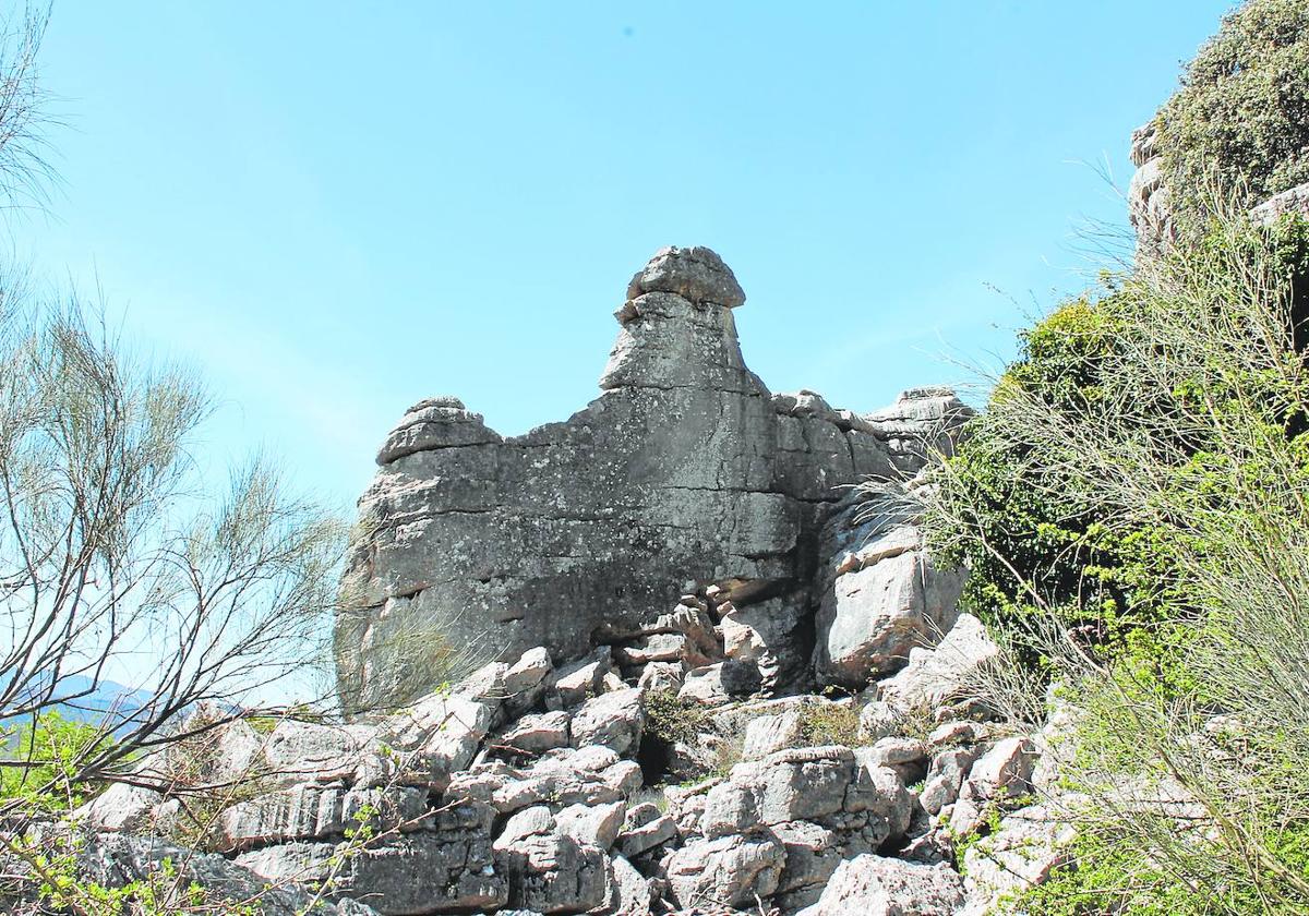 El 'Águila de los Riscos' es una gran roca erosionada llamada así por su similitud con una rapaz.