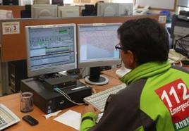 Minutos antes de la 1,00 el Teléfono 112 recibió una llamada que alertaba de una persona herida en el suelo junto a un vehículo parado a la altura del kilómetro 997 de la A-7, antes del túnel de Churriana