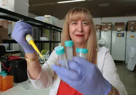 Antonia Gutiérrez, en uno de los laboratorios de la Facultad de Ciencias.