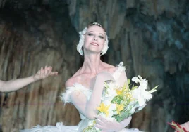 La bailarina rusa Maya Plsestakaya, en su actuación en la gruta nerjeña.
