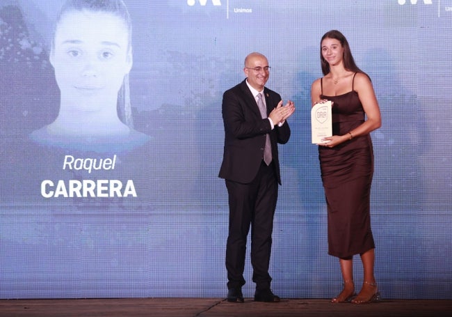 Raquel Carrera recogió el premio a mejor jugadora del año.