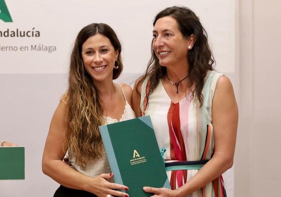 La concejala de Bienestar Social, Olga Cervantes (PP), recogió las resoluciones de la consejera de Inclusión Social, Juventud, Familias e Igualdad, Loles López.