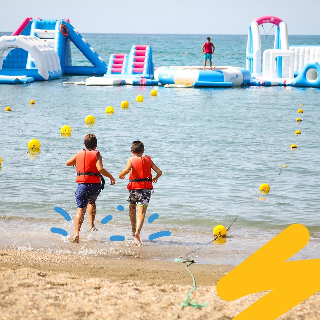 Imágenes de los parques acuáticos que explotan en Málaga la empresa Water Fun (en La Malagueta, Marbella y Cala de Mijas