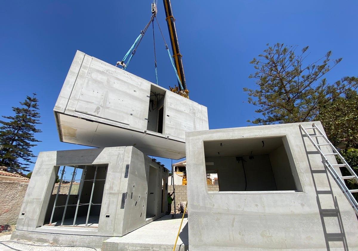 La construcción de una casa por Ecoblock House.