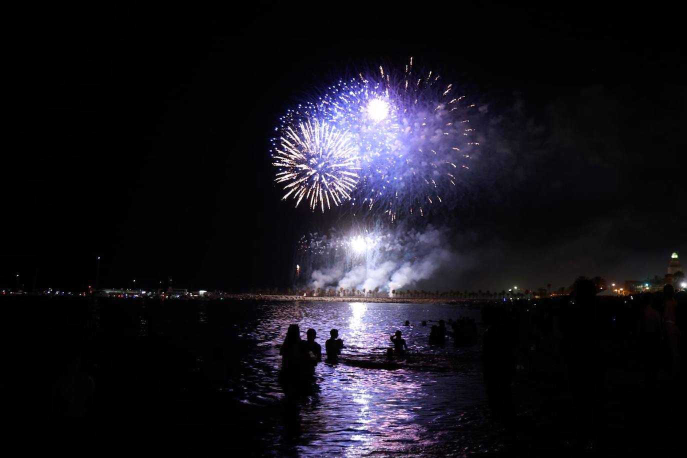 Un espectáculo de drones y los fuegos artificiales abren la Feria de Málaga 2023