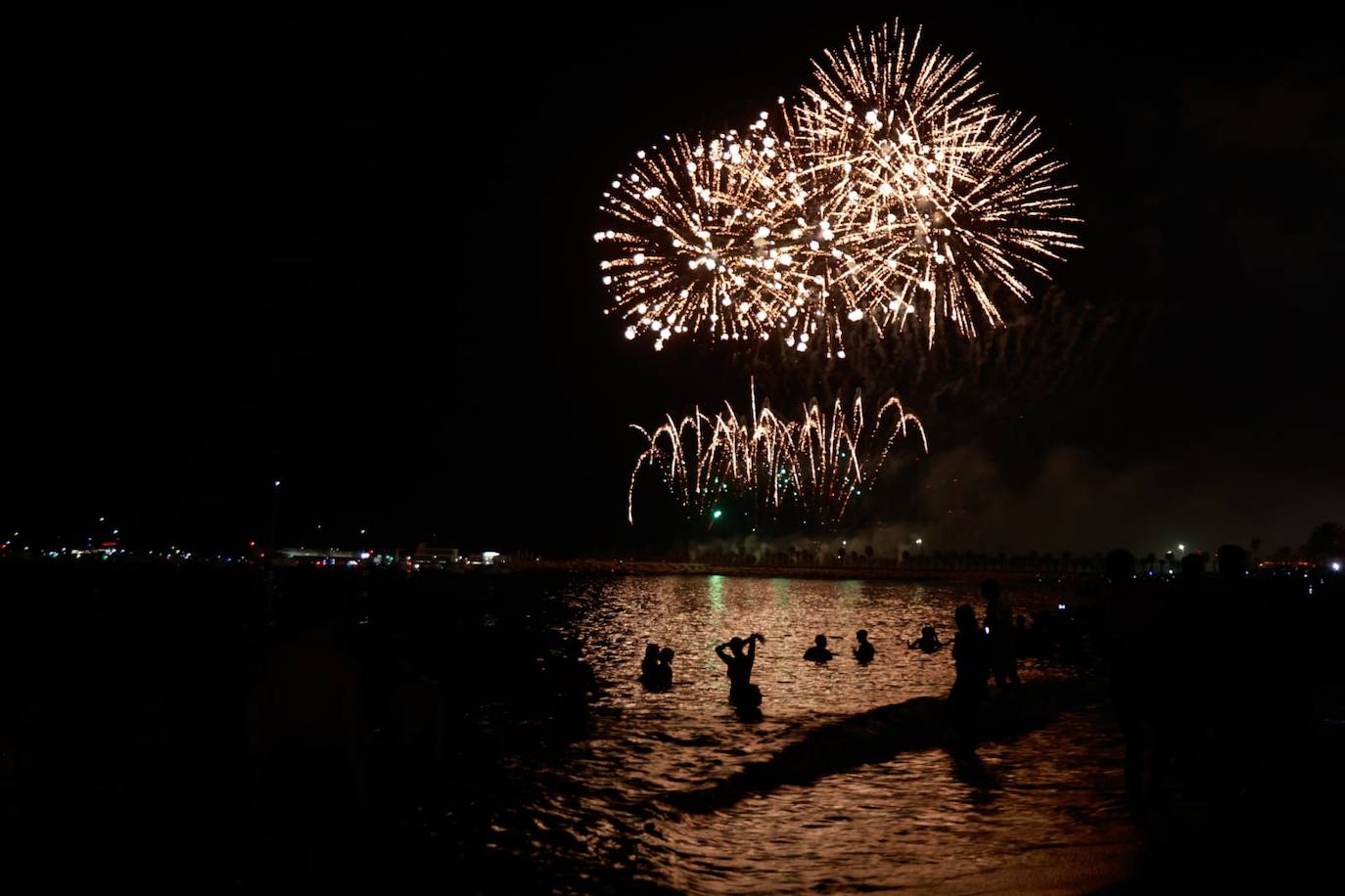 Un espectáculo de drones y los fuegos artificiales abren la Feria de Málaga 2023