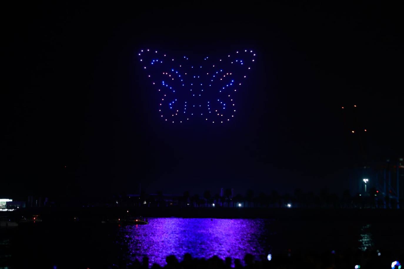 Un espectáculo de drones y los fuegos artificiales abren la Feria de Málaga 2023