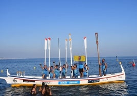 La tripulación femenina de Torre del Mar celebra su victoria.