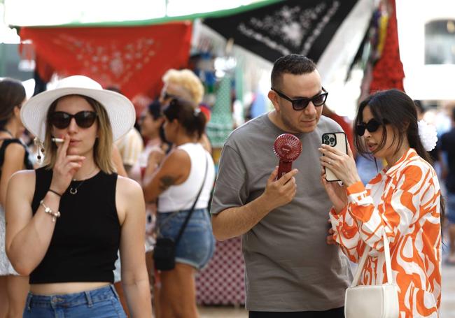 Los extranjeros se encuentran la fiesta por casualidad.