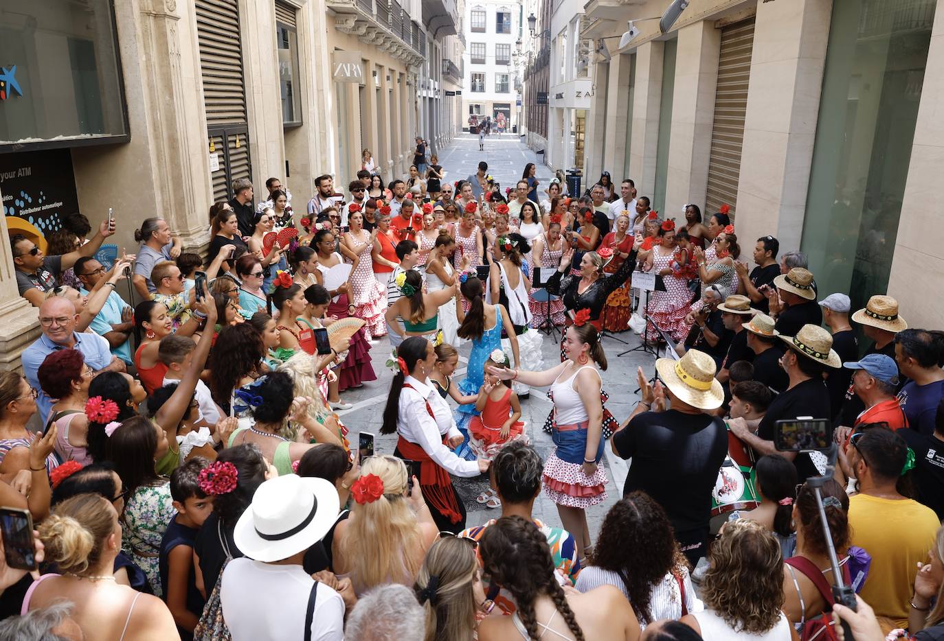Ambiente en el Centro el domingo de feria