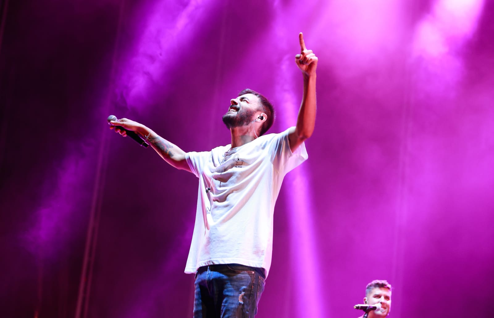El cantante Raule, durante su actuación en el Auditorio municipal.