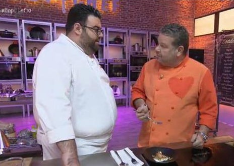 Imagen secundaria 1 - Arriba, con Jordi Bataller, en una visita a Baréin con motivo de uno de sus proyectos. Abajo, durante su participación en el programa 'Top Chef' y en su etapa al frente del restaurante Med. 