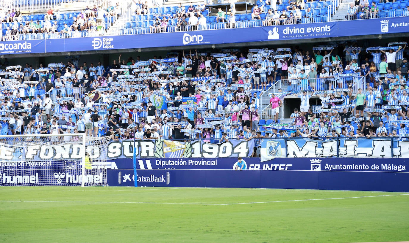 Imagen de la Grada de Animación durante el amistoso de pretemporada del Málaga contra el Antequera en el Trofeo Costa del Sol celebrado en La Rosaleda.